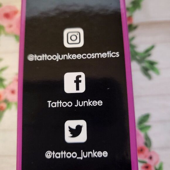 Tattoo Junkie Glo-Lite Powder Brush - Picture 5 of 5